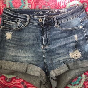 Vanilla star size 9 ripped jeans!